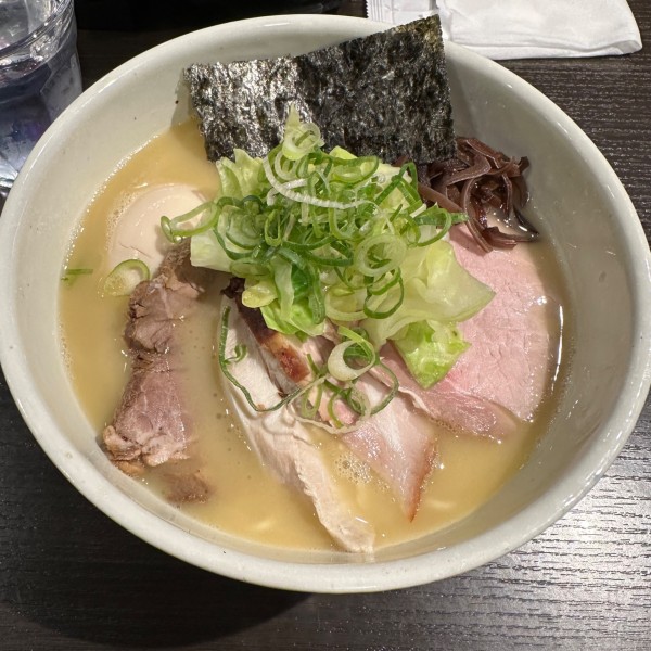 「特製鶏白湯ラーメン塩+半炒飯+替え玉　¥1,830」@麺や 福一の写真