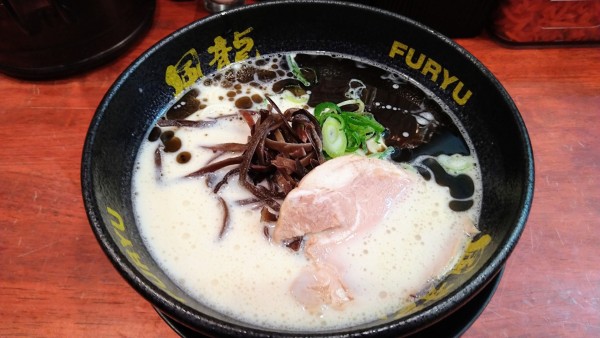 「黒マー油とんこつラーメン(バリカタ)+替玉」@とんこつラーメン 博多風龍 渋谷店の写真