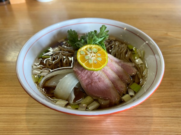 「鴨増し 鴨醤油そば」@麺 㐂色の写真