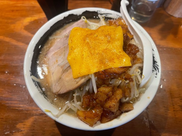 「賄い醤油➕背脂醤油漬け➕チェダーチーズ」@のスた OSAKAの写真