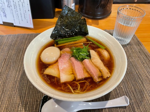 「特製醤油らぁ麺 + 3種チャーシューごはん」@麺屋 さくら井の写真