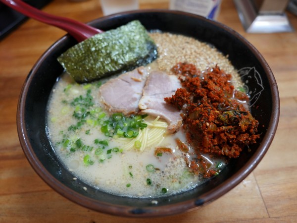 「博多ラーメン 粉落とし＋チャーハン」@博多ラーメン長浜や 上野店の写真