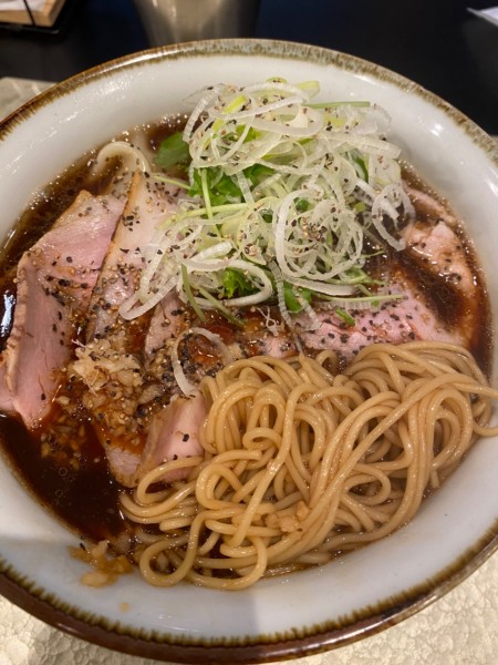 「限定D 掛川ブラック肉ワンタン焼豚 1500」@麺屋さすけ 本店の写真