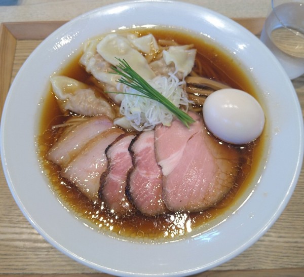 「特製中華蕎麦 1400円（大盛り）150円+ワンタン 200円」@宍道湖しじみ中華蕎麦 琥珀 東京本店の写真