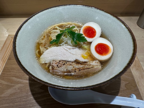 「トリ醤油とろとろ赤玉子付き」@鶏スタイル林 富雄店の写真
