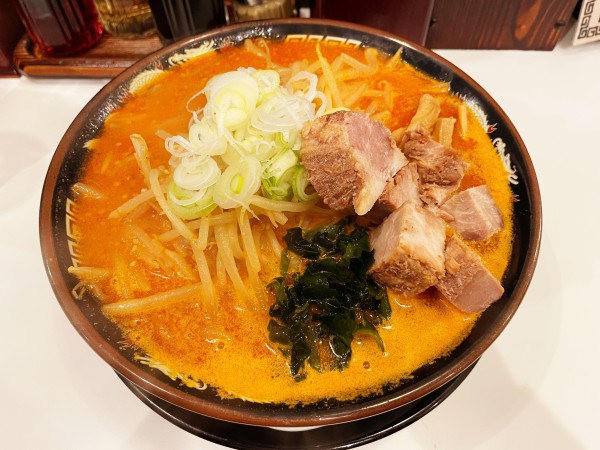 「激辛味噌ラーメン　980円」@北海道らーめんみそ熊 神奈川綱島店の写真