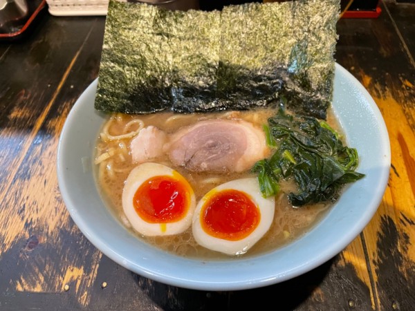 「味玉ラーメン、生」@らーめんありがた家の写真