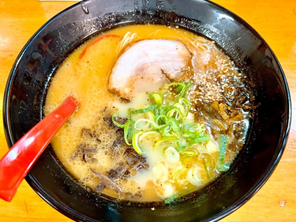 「豚骨にんにくげんこつ（880円）」@博多 翔龍 荒川沖店の写真