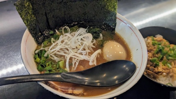 「special豚骨醤油(細麺)+玉子丼(1,150円+250円)」@SHOWTIME-Ramen-の写真