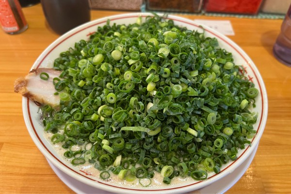 「豚骨らーめん+ネギ増+替玉」@てっちゃんの写真