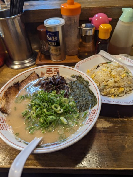 「博多ラーメン+チャーハンセット」@やっじゃがな 高津店の写真