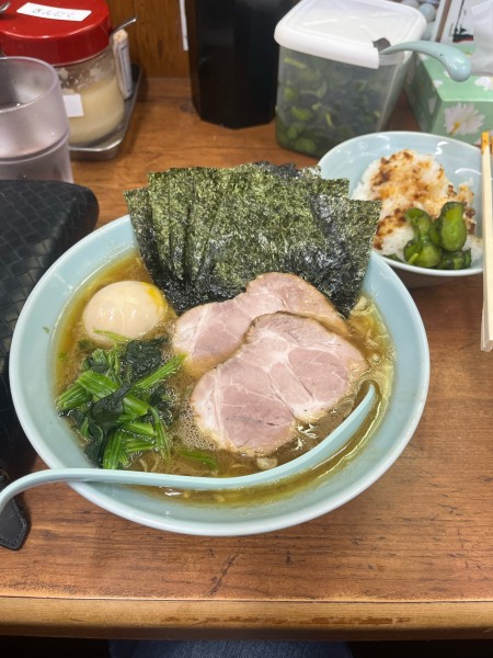 「ラーメン並ミニ装備」@横浜ラーメン 武蔵家 成増店の写真