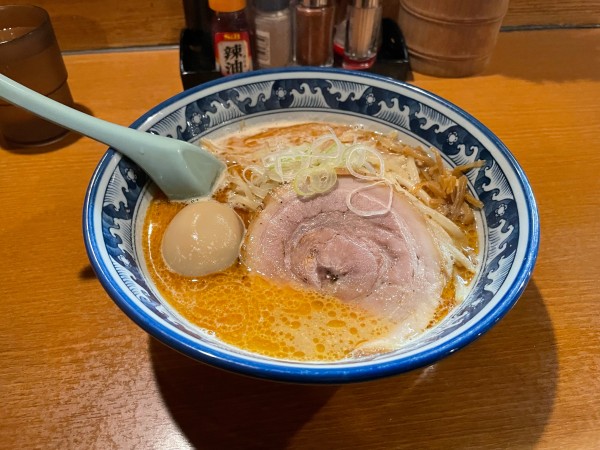 「海老味噌らーめん + とろ〜り味付玉子」@麺や 樽座 小宮店の写真