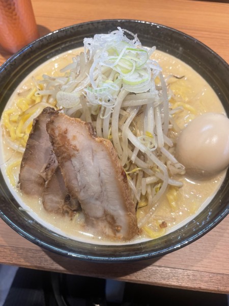 「特製味噌ラーメン（麺大盛、もやし増し）」@味噌らーめん いと井 横浜西口店の写真