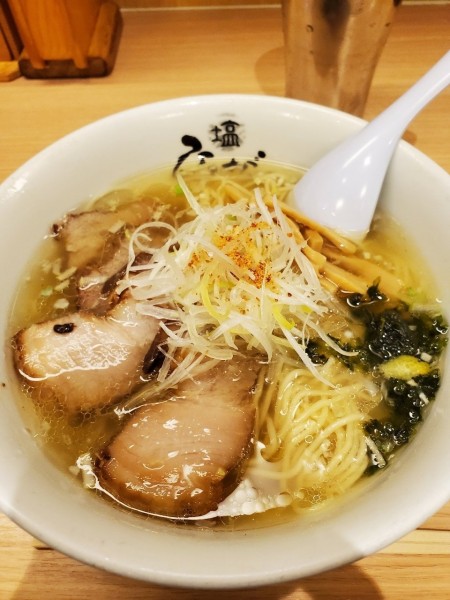 「塩チャーシューらぁ麺」@塩専門 ひるがお 東京駅店の写真