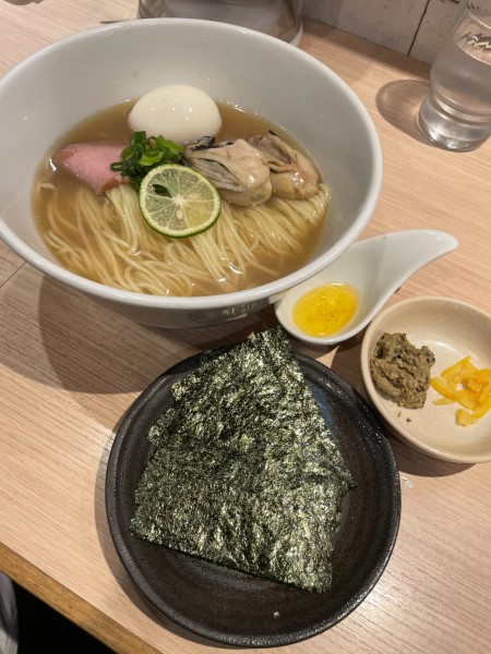 「牡蠣の淡麗そば+牡蠣の炊きこみごはん」@麺屋 一燈の写真