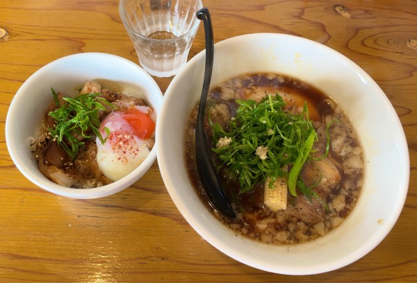 「限定 生姜香る背脂キレ醤油 & 炙り豚バラ温玉丼」@MARCOの写真