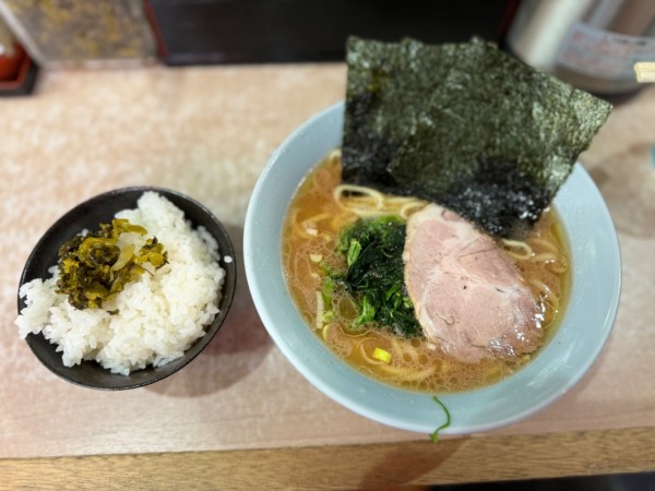 「ラーメン 並850円＋ライス小100円」@横濱ラーメン あさが家 本店の写真