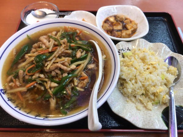 「青椒肉絲ラーメン+半チャーハン(¥580税込)」@中国料理 清福の写真