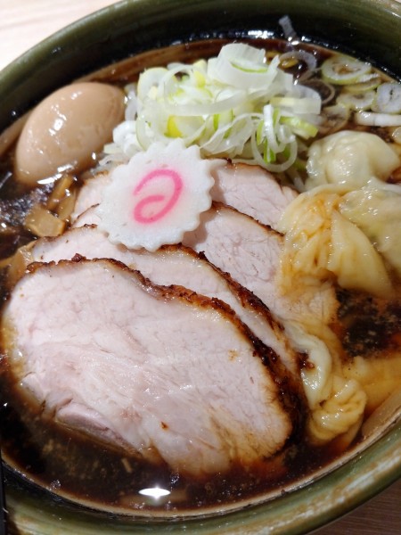 「正油チャーシュー麺・味玉＆ワンタン増し」@ラーメン郷の写真