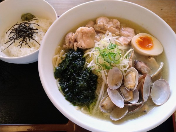「【限定】鶏とアサリの潮らーめん（シメのご飯付き）￥1000」@和風らーめん 凪の写真