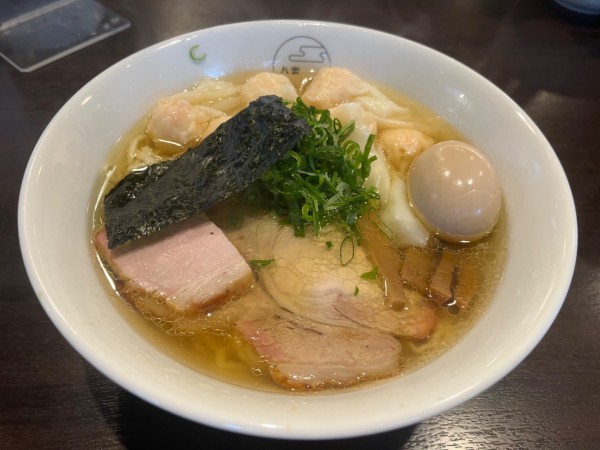 「白だしエビワンタン麺平打ちちぢれ味付玉子」@八雲の写真