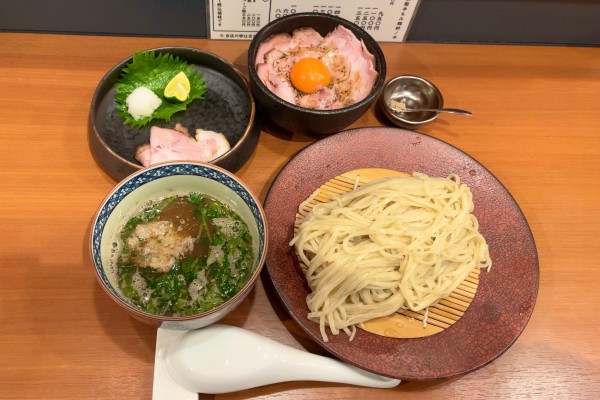 「数量限定 秋刀魚煮干つけ麺 醤油 220g & ローストポーク丼」@自家製手もみ麺 鈴ノ木の写真