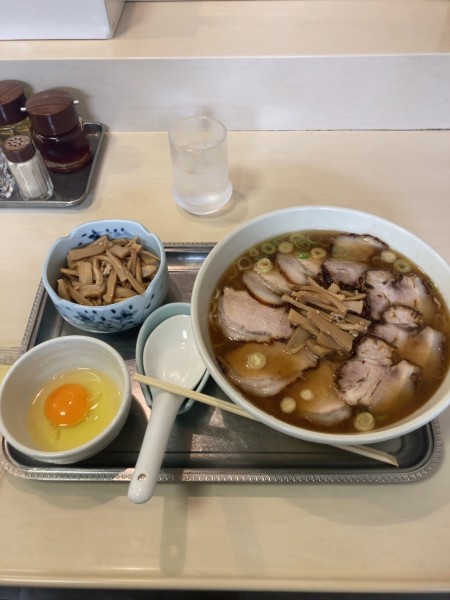 「チャーシュー麺　生玉子　メンマ」@永福町大勝軒の写真