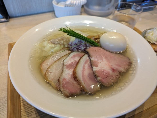 「特製中華蕎麦　塩　大盛」@宍道湖しじみ中華蕎麦 琥珀 東京本店の写真