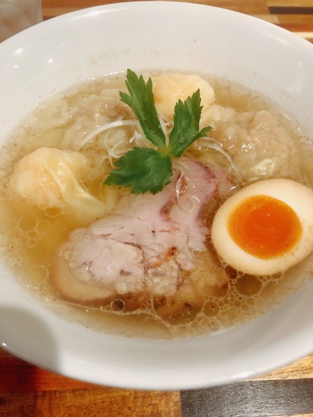 「肉2海老2ワンタンラーメン　塩山椒」@麺屋おやゆびの写真