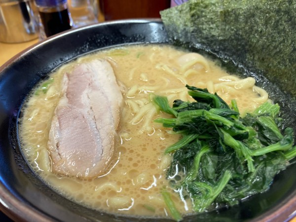 「醤油ラーメン+サービスミニライス」@横浜家系ラーメン 宮本商店 ひたちなか店の写真