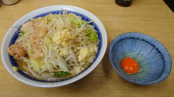 「ラーメン（850円）＋生玉子（80円）ニンニクアブラ」@ラーメン二郎 栃木街道店の写真