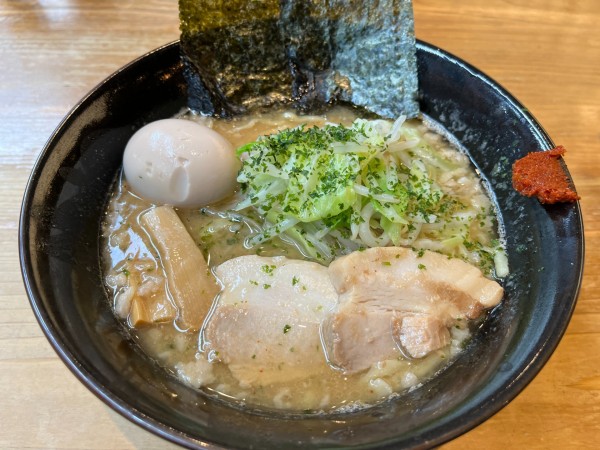 「【限定】焼きあご味噌らー麺＋特製トッピング」@焼きあご塩らー麺  たかはし 歌舞伎町店の写真