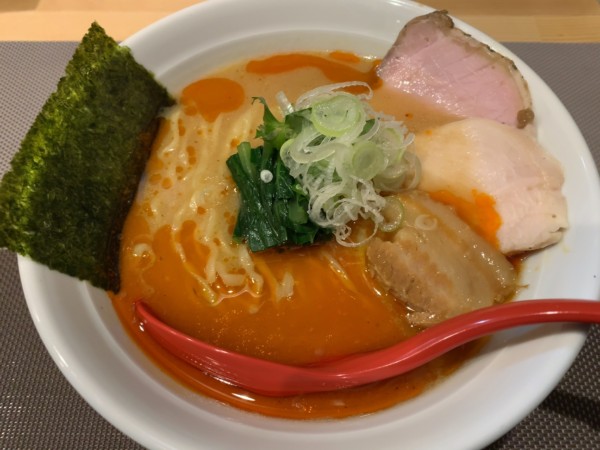 「【限定】自家製ラー油の辛味噌らぁめん」@麺や旬香の写真