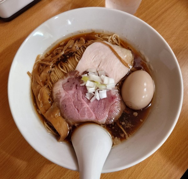 「味玉醤油らぁ麺(950円)」@無化調煮干しらぁ麺 誠実の写真