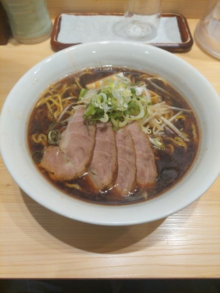 「醤油ちゃーしゅーメン大盛＋ちょこっとご飯」@三ん寅の写真