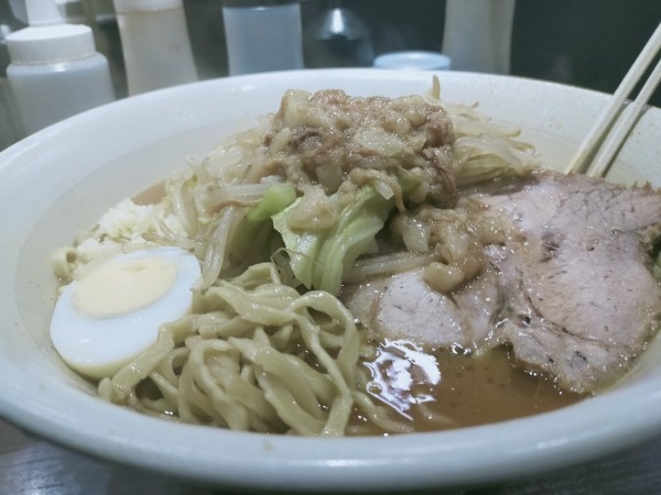 「カレーラーメン・大盛600（麺硬め・ちょい脂・ニンニク少）」@ラーメン富士丸  西早稲田店の写真