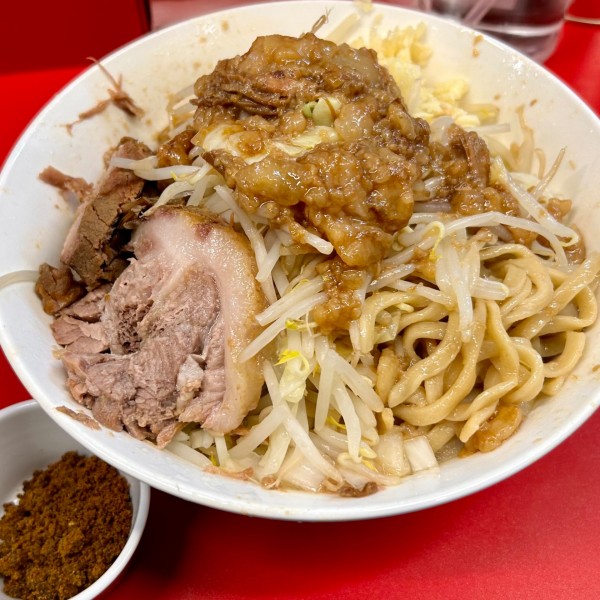「汁なし 中（250g）ニンニク少なめ・アブラ＋カレー粉」@ラーメン二九六の写真