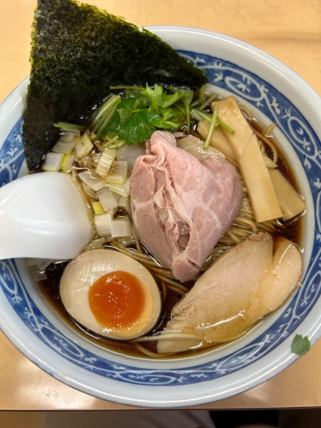 「煮干そば(黒醤油)830円」@中華そば よしかわの写真