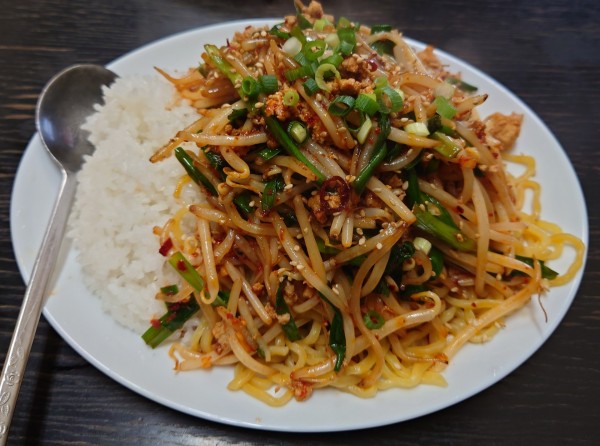 「皿台湾　少ライス付プレート　800円」@ごらく屋の写真