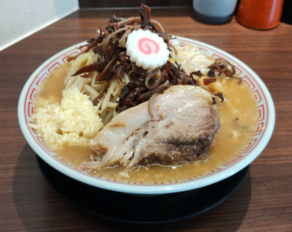 「ラーメン小300gニンニクとアレ」@麺屋 神工の写真