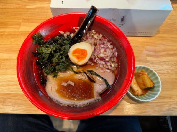 「コクうま醤油ラーメン(キムチ付) 850円(税込)」@麺処 京やの写真