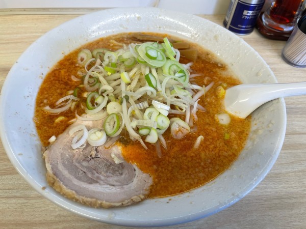 「辛口しょうゆラーメン 中盛」@らーめん かづの写真