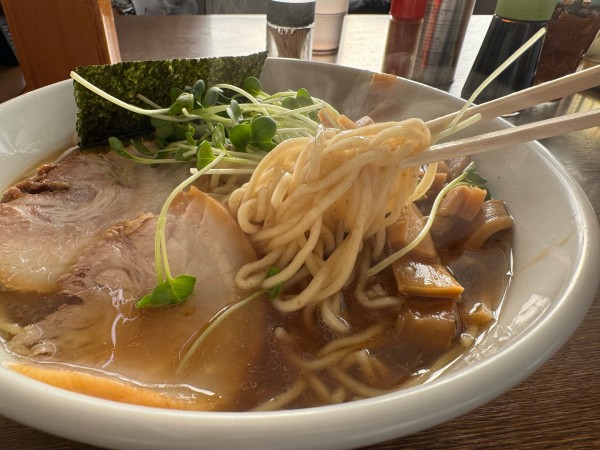 「醤油らーめん並870円」@らーめん 旭郎山の写真