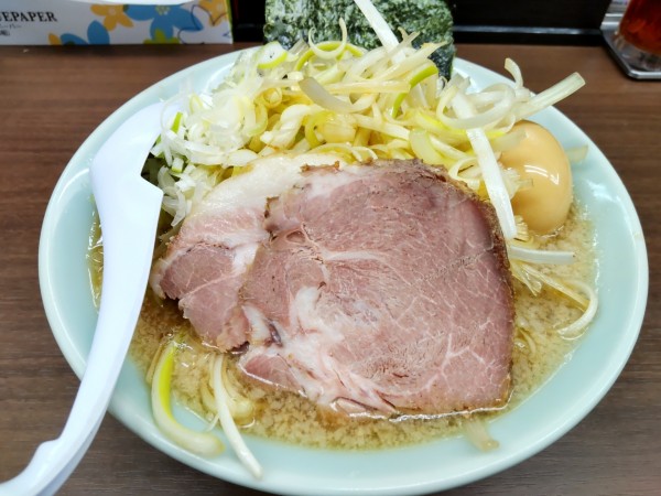 「背脂三層＋ネギ」@ラーメン 吉田屋 門前仲町店の写真