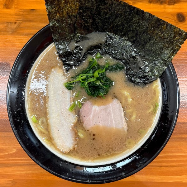 「醤油豚骨ラーメン（790円）」@最高家の写真