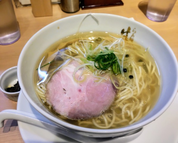 「塩らぁ麺950円」@らぁ麺 はやし田 町田店の写真