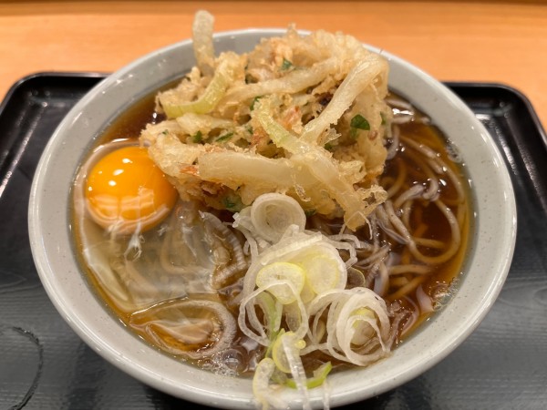 「かき揚げ玉子そば」@かのや 新橋駅構内店の写真