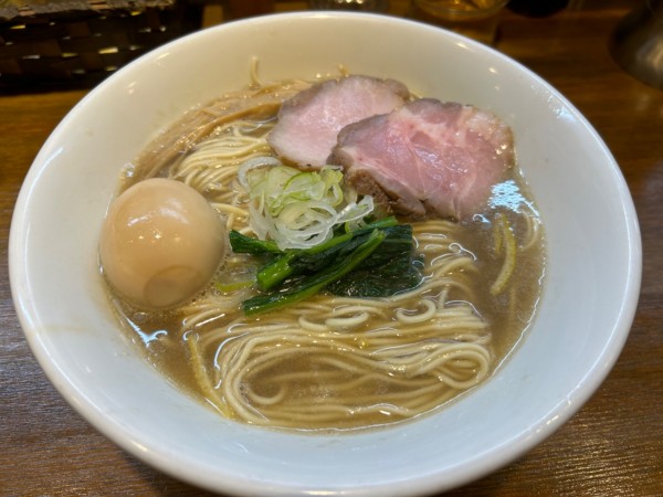 「味玉中華そば(塩)900円+ビール」@中華そばや 和凡の写真