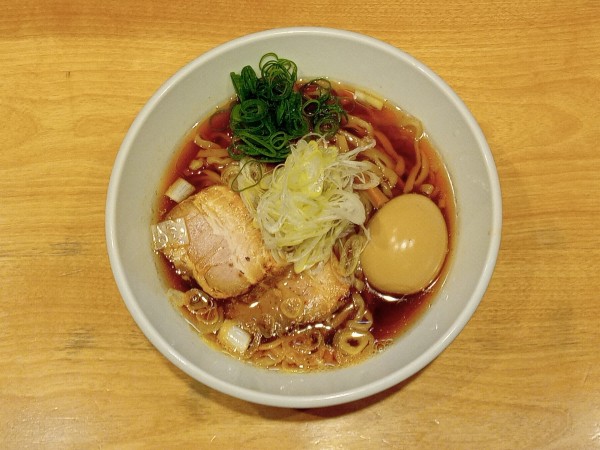 「醤油そば 特製(平打ち麺)」@佐々木製麺所の写真